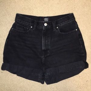 BDG black mom shorts - size 27